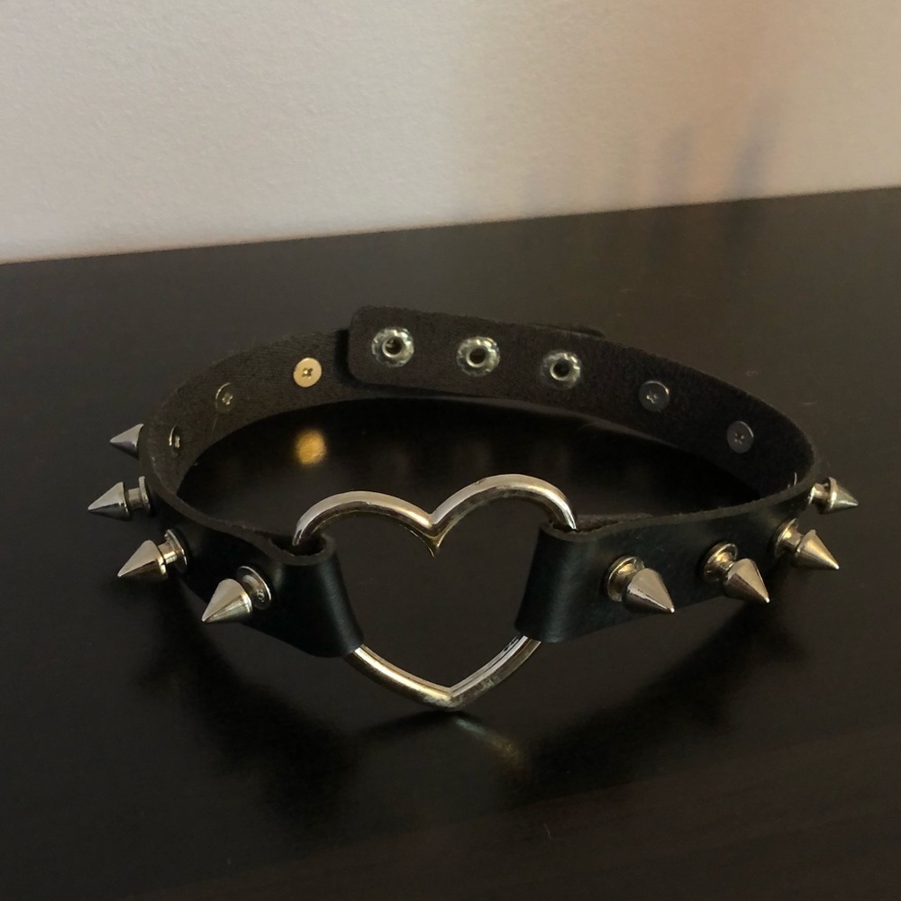 Adjustable Heart Choker Necklace with Silver Spikes
